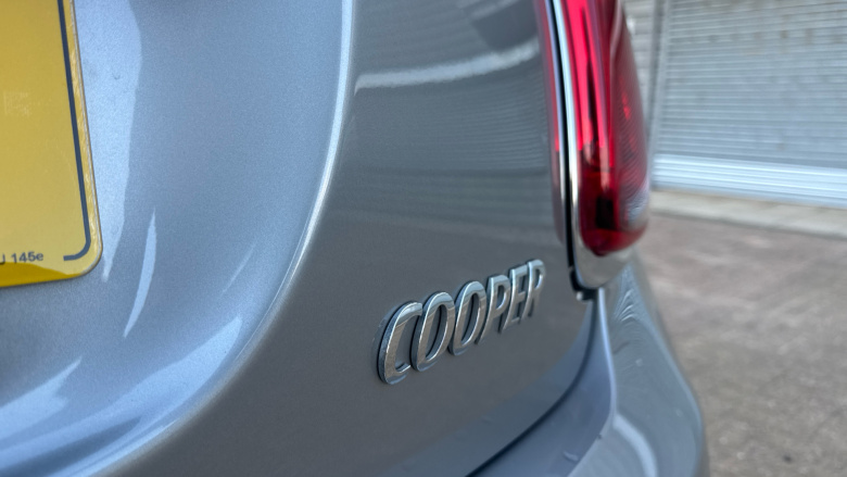 MINI Hatchback 1.5 Cooper Classic 3dr Auto Petrol Hatchback